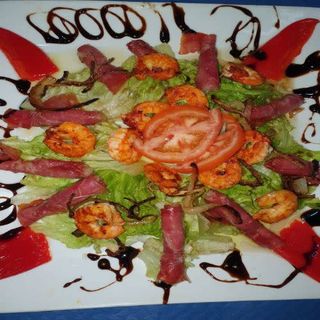 Ensalada Templada De Crujientes De Jamón Y Langostinos