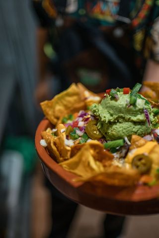 NACHOS CHILORIO