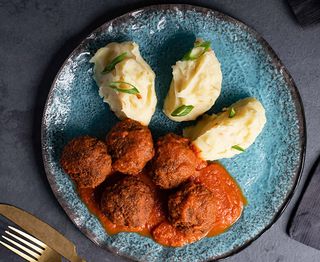 Chiftelute Moldovenesti cu sos.