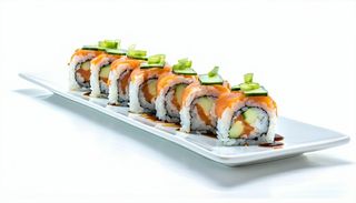 6pz Hosomaki+ 8pz Uramaki + 8pz Nigiri + 10pz Sashimi + 4pz Gunkan