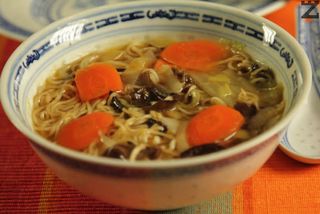 15. Супа с гъби муар и бамбук (300г)