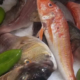 Poissons grillées ou avec pâte au poids  20d /100gr