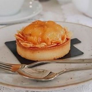 Tart sa jabukom i karamelom