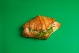 Круассан с куринной ветчиной