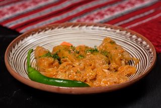 Sărmăluţe legume şi orez, varză, ardei iute şi mămăliguță