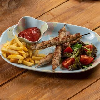 Киндер-люля из курицы с картофелем фри (210 гр.)