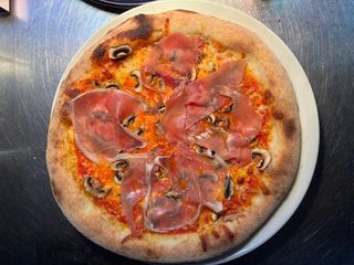 Pizza Prosciutto e Funghi