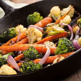 Salteado de verduras y tacos Heüra mediterráneos