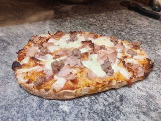 Pizza prosciutto cotto e salsiccia
