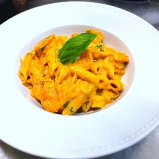 Penne with grilled Pepper sauce & Prawns