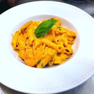 Penne with grilled Pepper sauce & Prawns