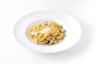 Фетучини с цыпленком и грибами