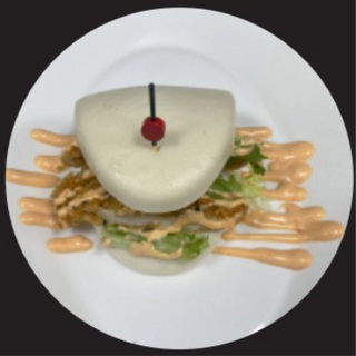 19 Pan Bao De Pollo Rebozado Y Salsa Rosa