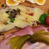 25. Tabla di embutidos