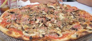 Ofertas de 2 pizza familiares más regalo.