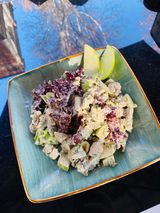 ქათმის სალათი სოკოთი და ნიგვზით