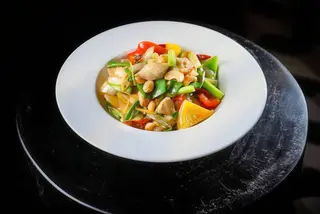 Gai Pad Med Muang