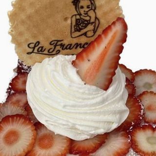 Gofre De Leche Condensada Y Fresas Naturales (1 Ud.)