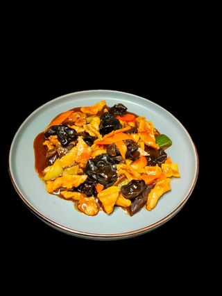 Porc cu urechi de lemn