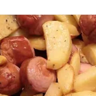 Porzione di patatine e wurstel