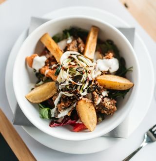 Salata od piletine sa sjemenkama