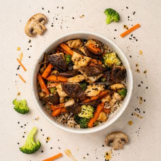Bowl de pollo y setas shiitake