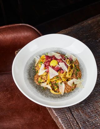 Фетучіні Болоньєзе з тартаром із яловичини