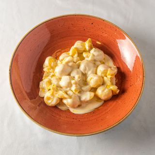 Fagottini Relleno De Queso Y Pera Con Salsa 4 Quesos