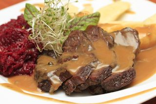 Rumieńce wołowe , kopytka obsmażane