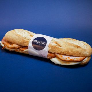 Bocadillo De Lomo Y Queso (25 Cm.)
