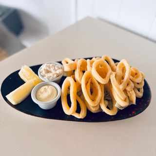 CALAMARES  FRITOS A LA ROMANA