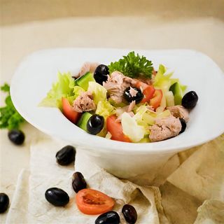 Salata asortata cu ton