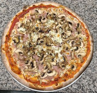 Pizza di Prosciutto e Funghi