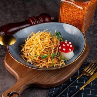 Сытный мясной салат с курицей