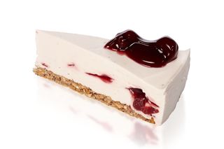 Торта Крема Кейк с черни череши (120г)