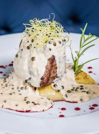 Muschi de vitel in sos de piper negru