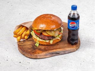 Burger+ frytki+ CocaCola 0,5l