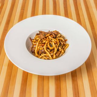 Yaki udon con carne