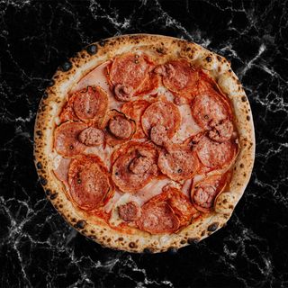 Bully - włoska deska wędlin na pizzy