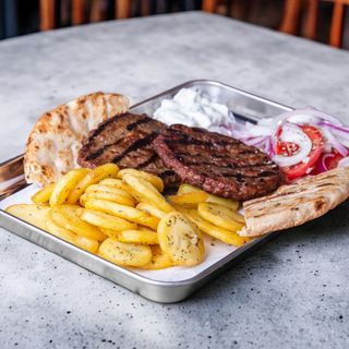 Farfurie Bifteki de Vita