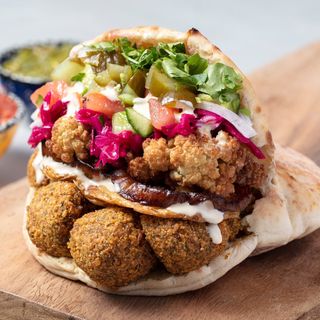 Pan De Pita Con Falafel