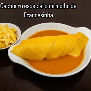 Cachorro especial com molho de francesinha