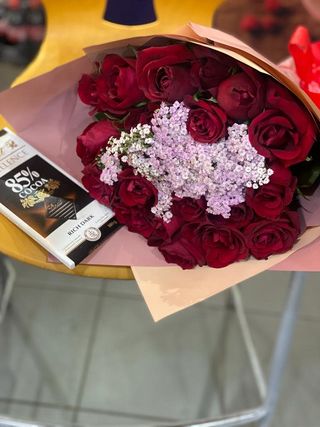 Passionate Elegance: Red Roses & Gypsophila with Lindt Dark Chocolate