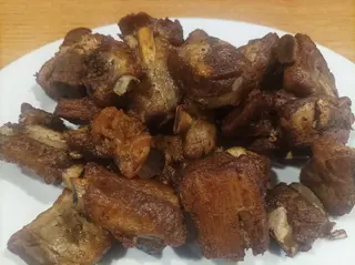 15. Пържени свински ребърца (400гр)
