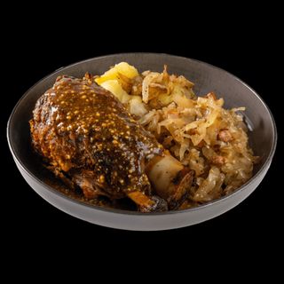 Свински джолан със сауеркраут и печени картофи (600г)