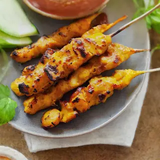 4. Pollo Satay con Salsa de Cacahuete  Chicken Satay with Peanut Sauce
