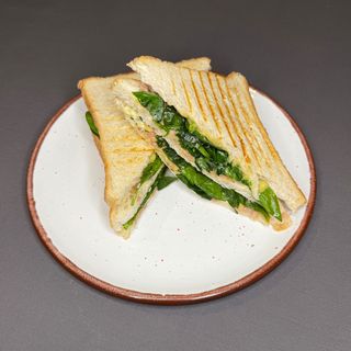 Клаб-сендвіч з тунцем