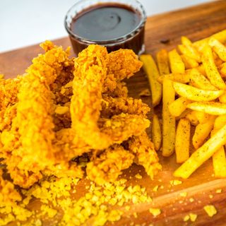 Crispy chicken french fries & homemade sauce 6pcs