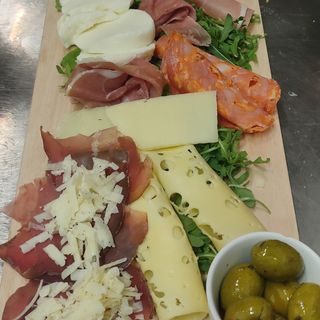 Tagliere di salumi e formaggi