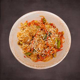 Рамен с курицей в кисло-сладком соусе